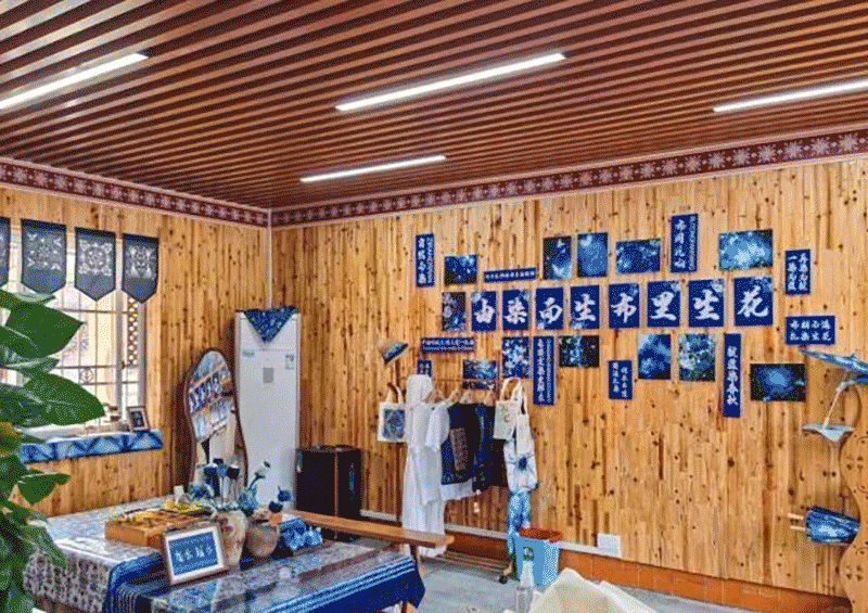 龙水村瑶绣工坊举办的篝火晚会