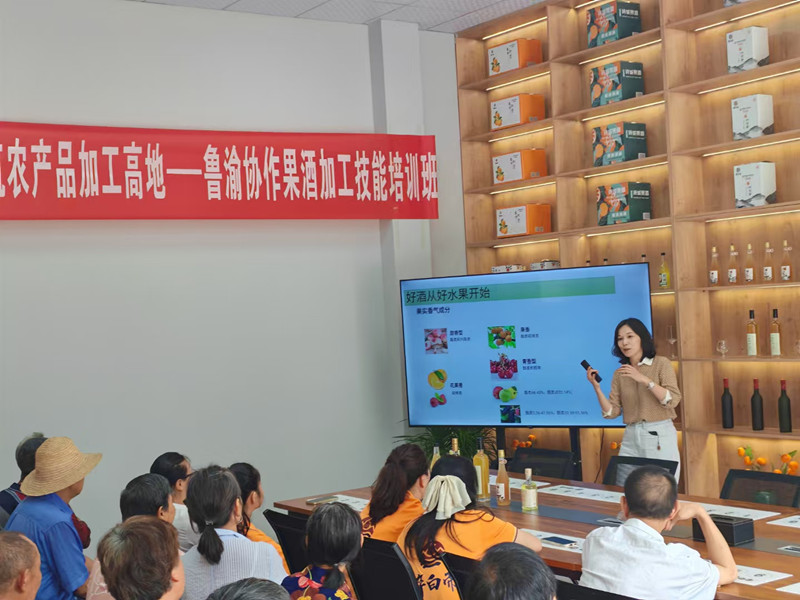 60岁大妈月入3000+!奉节'卫星车间'模式让留守妇女在家门口就业增收