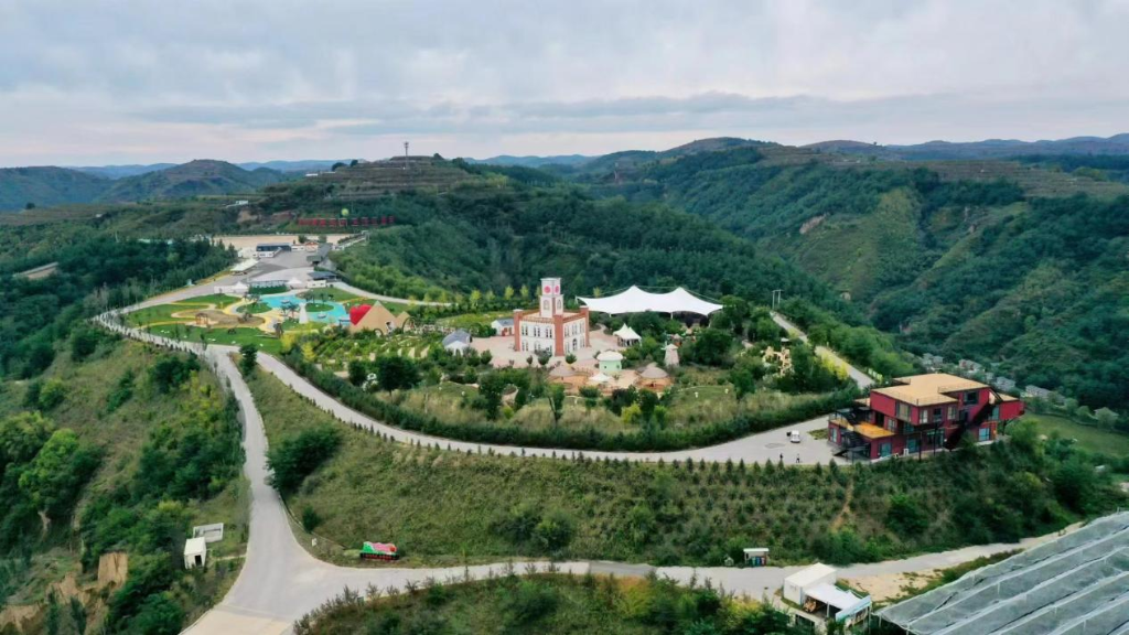 黄土高坡的“金果子”：延安苹果产业如何带富千万家