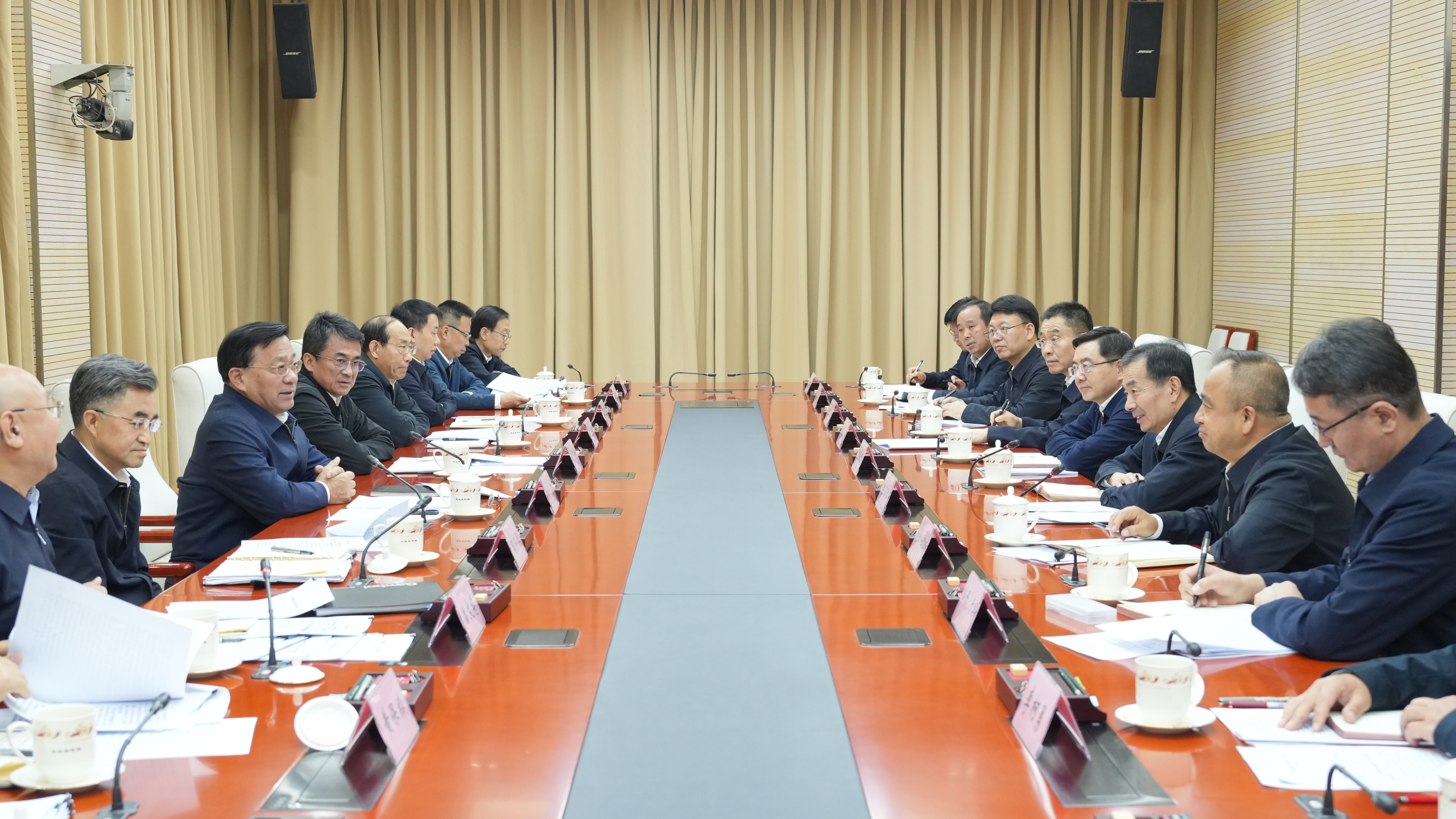 农业农村部携手新疆维吾尔自治区党委政府会谈：聚焦&ldquo;三农&rdquo;成就，共谋粮食增产、产业升级与乡村繁荣新路径