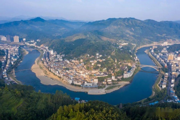 贵州黔东南乡村振兴：特色产业铺就致富路