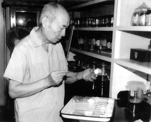 邱式邦：七十年坚守绘就农业害虫防治宏图，奏响粮食安全守护的激昂乐章