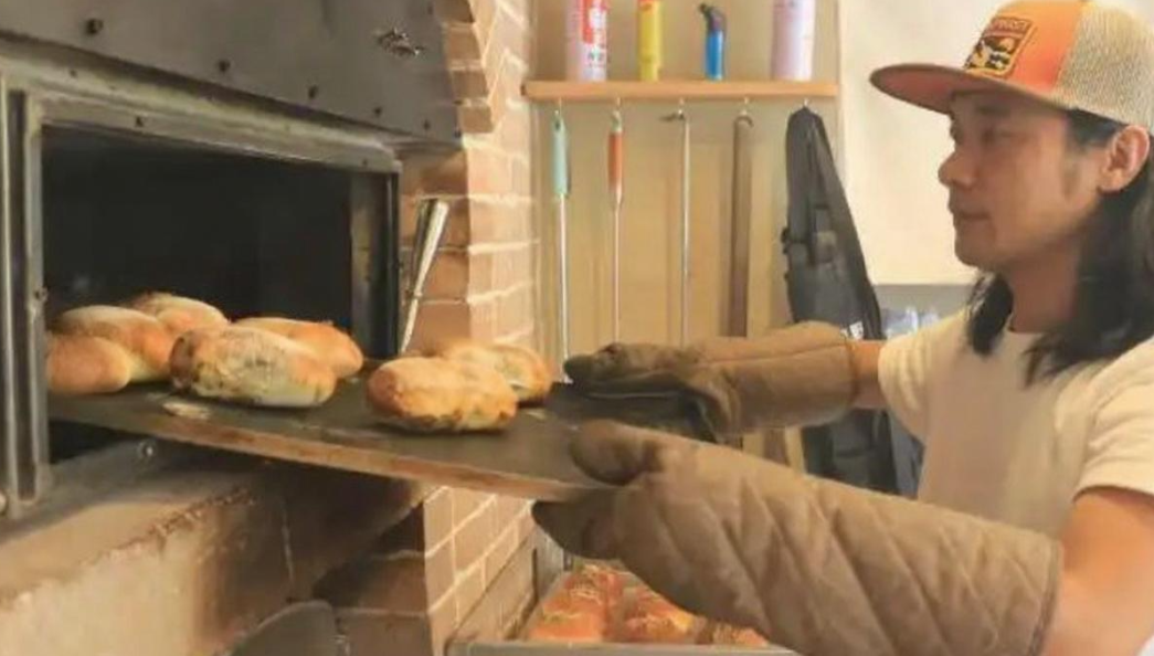 柴火烤出乡村新滋味，余杭柴窑面包店月订单超三千