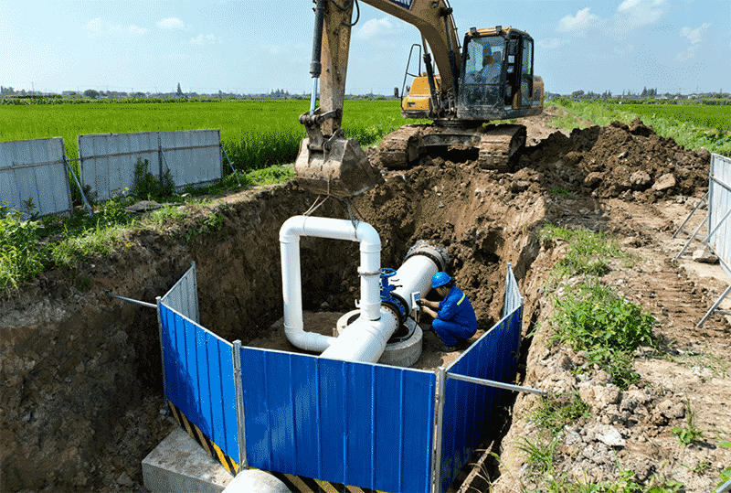 地下输水管道检修，探坑开挖与接口检查远景