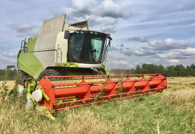 山东无人农场：当秋播遇上“空天地”一体化，农民“指尖”种田成现实