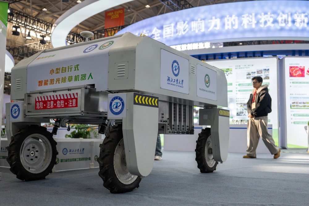 激光除草机器人
