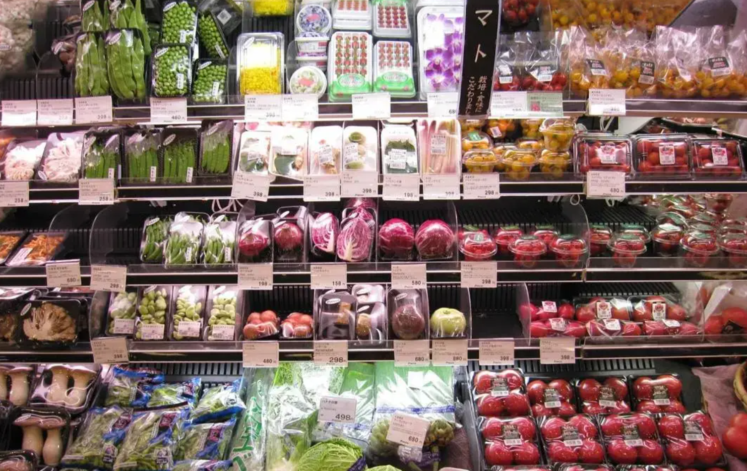 超市中包装后的水果