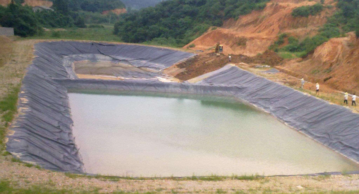 鱼塘防渗膜多少钱一平方?厚度怎么选?铺设要点全解析