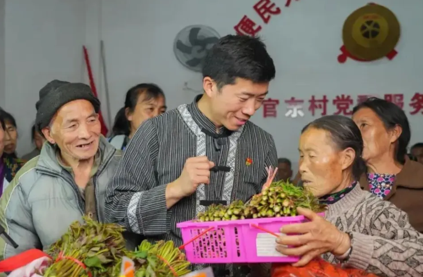 90 后村干部掌镜破局：一部手机带火乡村特产，千万产值背后的数字助农路