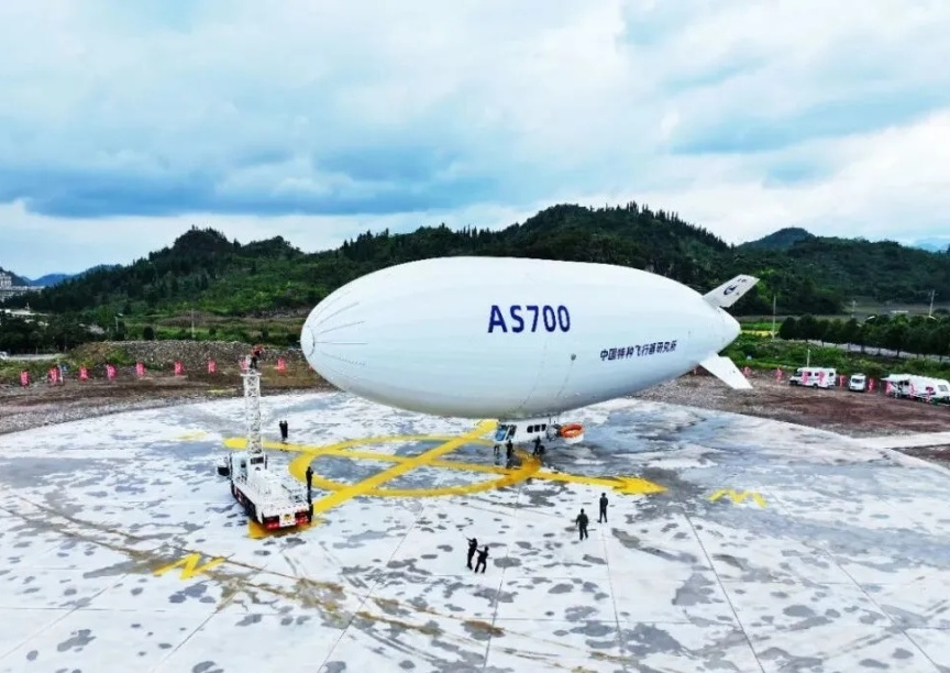 AS700载人飞艇外观