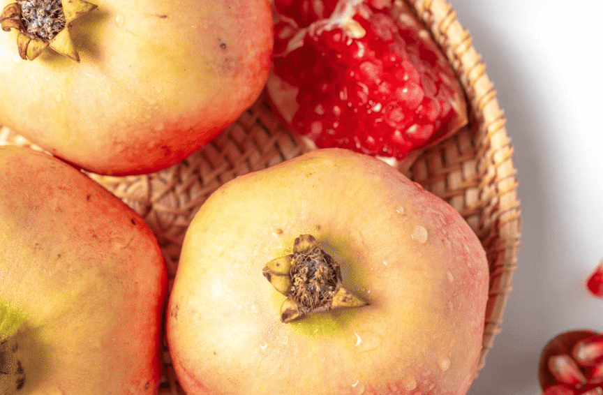 有棱角和圆石榴对比