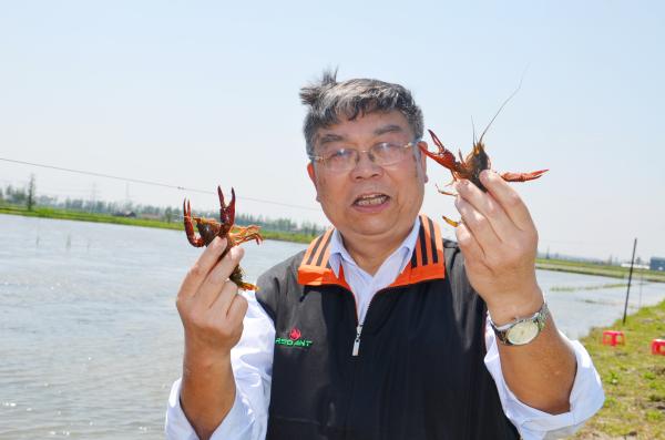 王武教授：把论文写在祖国江河湖海上的水产大师