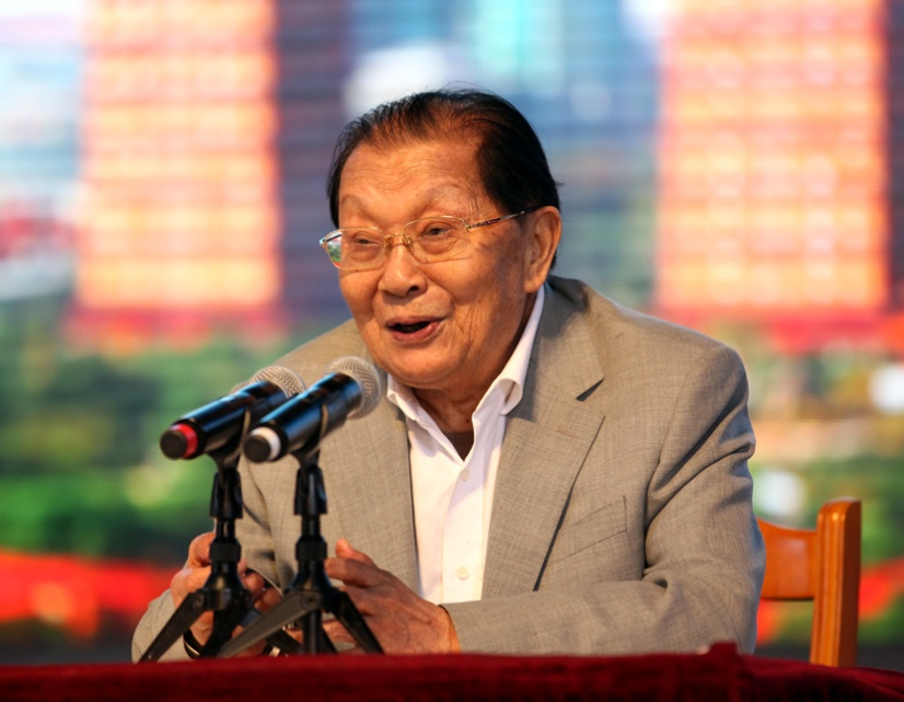 吴仁宝：从农民到“天下第一村”的领路人，他如何创造华西奇迹？