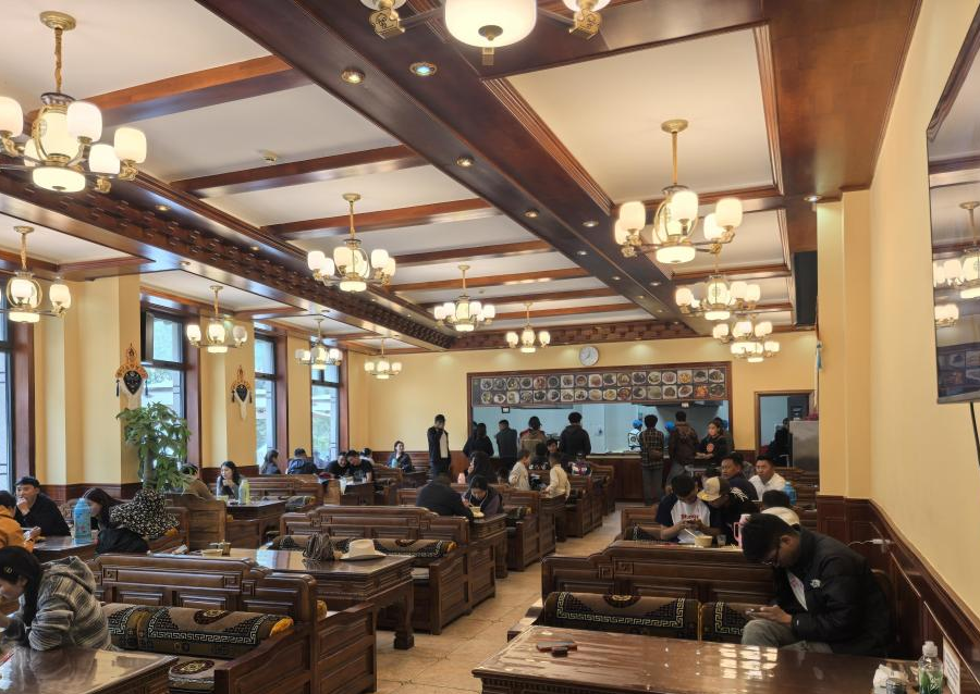 村企共建助力乡村振兴：玉树尕拉村的甜茶馆实践
